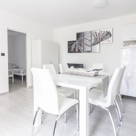 New Family 2 Bedroom Apartment Vodnjan Bagian luar foto