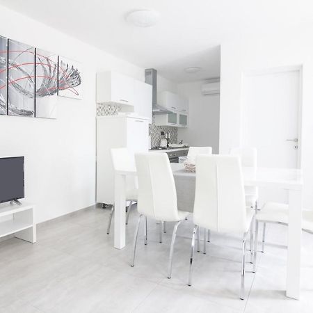 New Family 2 Bedroom Apartment Vodnjan Bagian luar foto