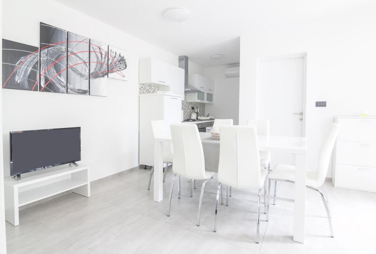 New Family 2 Bedroom Apartment Vodnjan Bagian luar foto